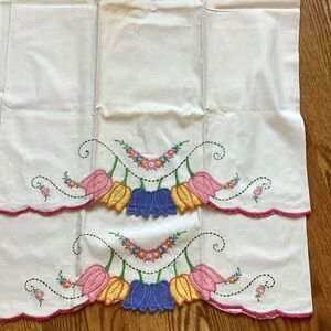 Embroidered Floral Pillowcases -
Vintage cottage core